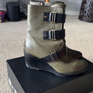 Sorel Olive Green Wedge Ankle Boots with Buckle Straps - Women